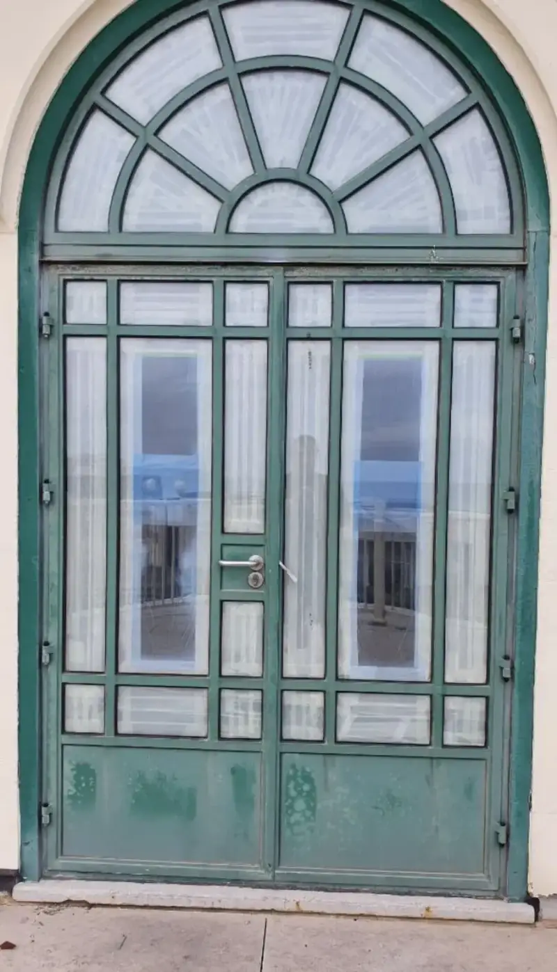 Faded powder coated windows before on-site repair