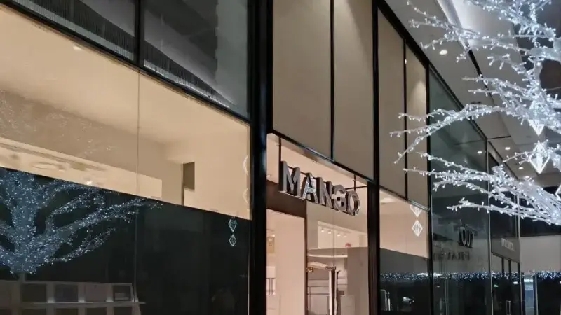 Completed shop front spraying at Mango by Vanda Coatings